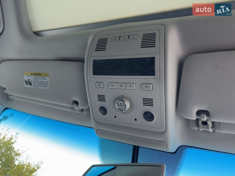 Внедорожник / Кроссовер Volkswagen Touareg 2015 в Харькове