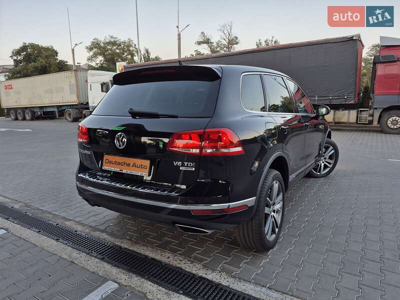 Внедорожник / Кроссовер Volkswagen Touareg 2015 в Одессе