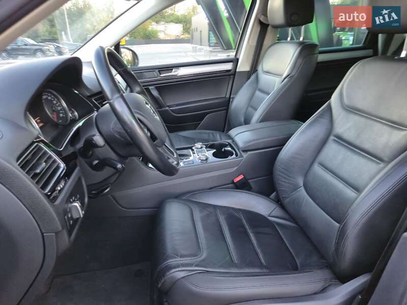 Внедорожник / Кроссовер Volkswagen Touareg 2015 в Одессе