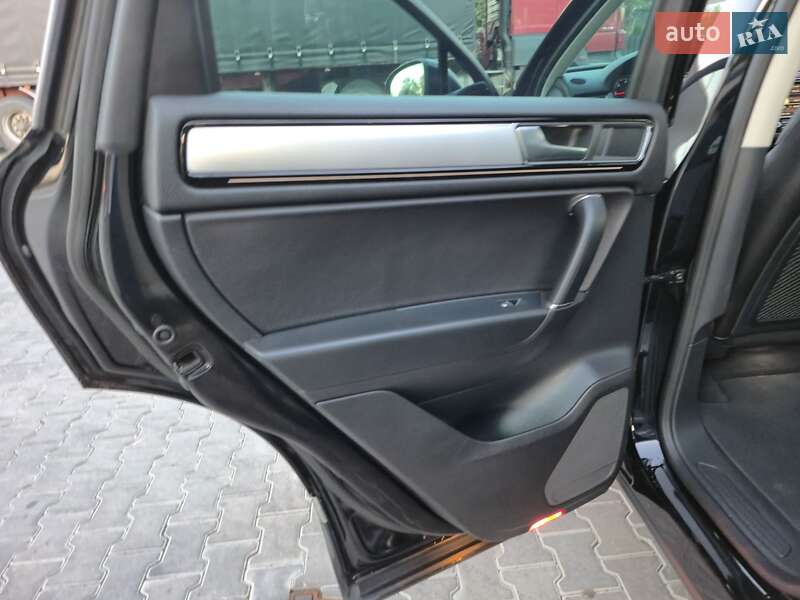 Внедорожник / Кроссовер Volkswagen Touareg 2015 в Одессе