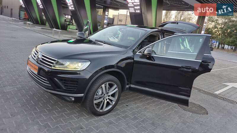Внедорожник / Кроссовер Volkswagen Touareg 2015 в Одессе