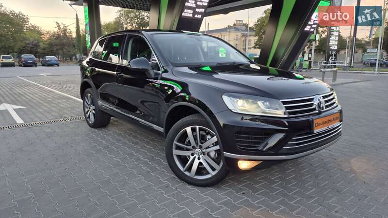 Внедорожник / Кроссовер Volkswagen Touareg 2015 в Одессе