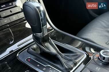 Внедорожник / Кроссовер Volkswagen Touareg 2014 в 
