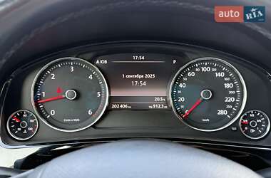 Внедорожник / Кроссовер Volkswagen Touareg 2014 в 