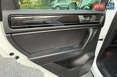 Внедорожник / Кроссовер Volkswagen Touareg 2014 в 
