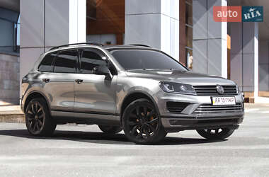 Внедорожник / Кроссовер Volkswagen Touareg 2015 в Киеве