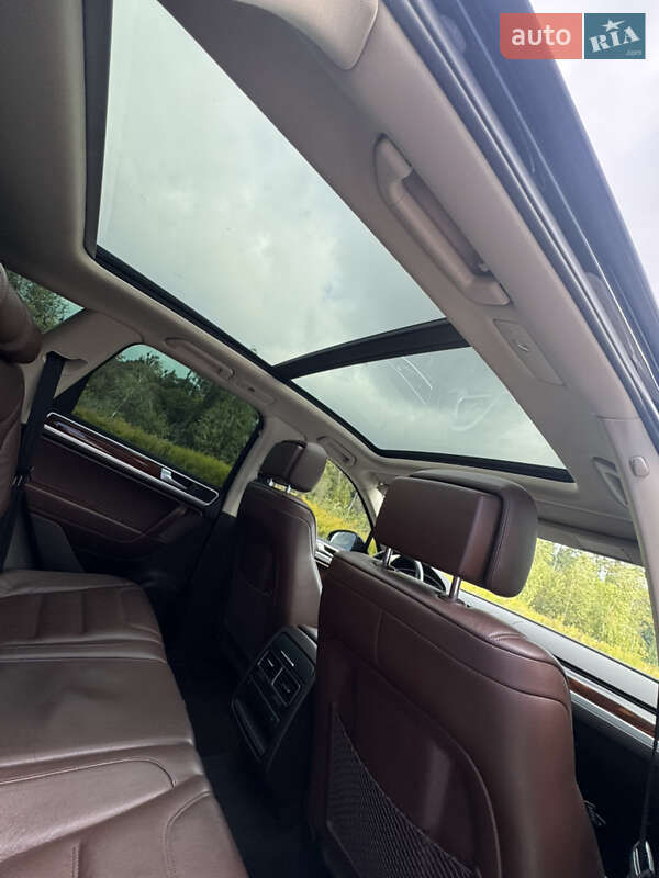Внедорожник / Кроссовер Volkswagen Touareg 2011 в Львове