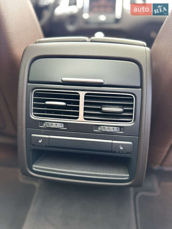 Внедорожник / Кроссовер Volkswagen Touareg 2011 в Львове
