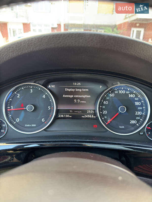 Внедорожник / Кроссовер Volkswagen Touareg 2014 в Киеве