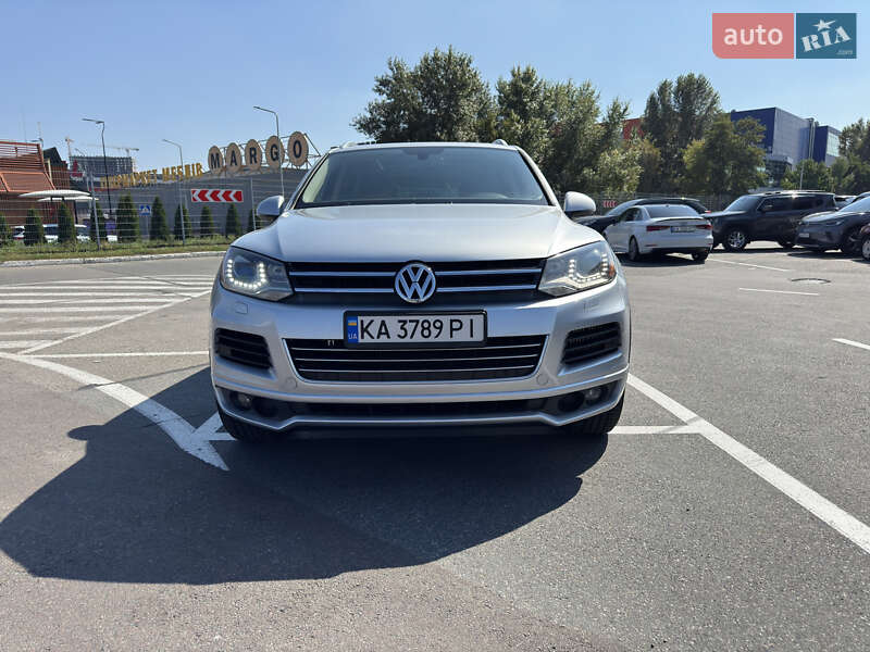 Внедорожник / Кроссовер Volkswagen Touareg 2014 в Киеве