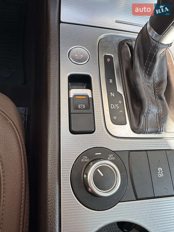 Внедорожник / Кроссовер Volkswagen Touareg 2014 в Киеве