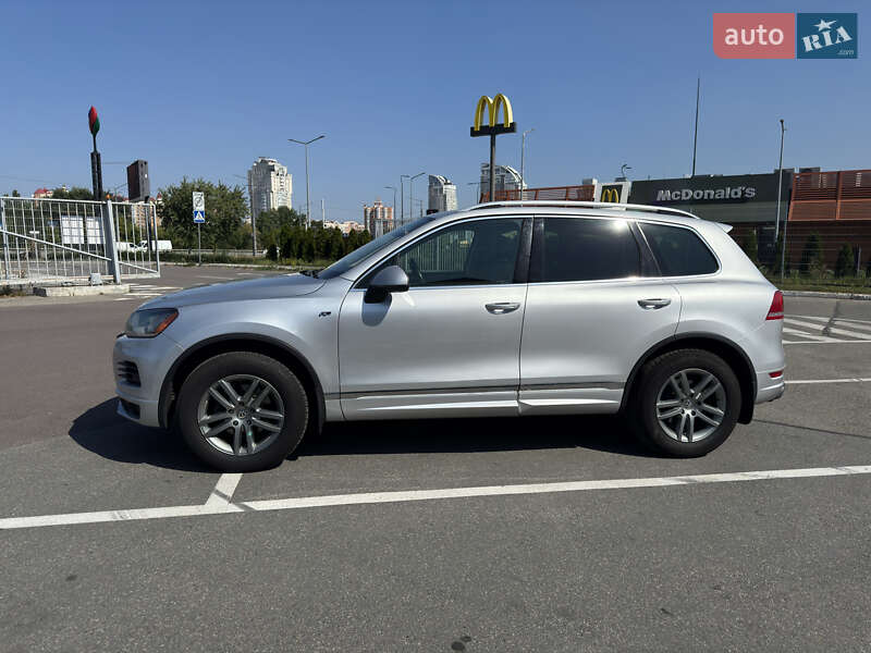 Внедорожник / Кроссовер Volkswagen Touareg 2014 в Киеве