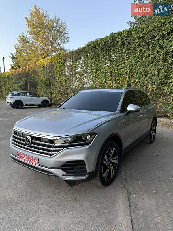 Внедорожник / Кроссовер Volkswagen Touareg 2020 в Киеве