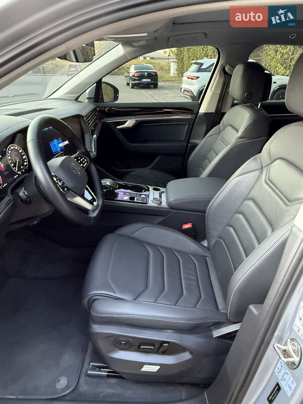 Внедорожник / Кроссовер Volkswagen Touareg 2020 в Киеве