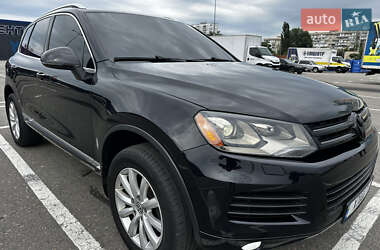 Внедорожник / Кроссовер Volkswagen Touareg 2014 в Киеве