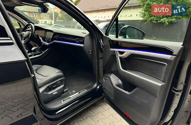 Внедорожник / Кроссовер Volkswagen Touareg 2022 в 