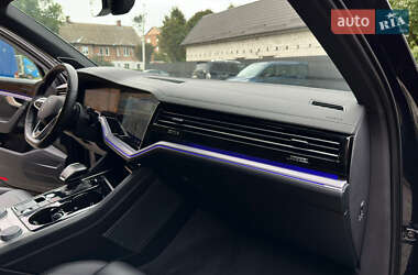Внедорожник / Кроссовер Volkswagen Touareg 2022 в 