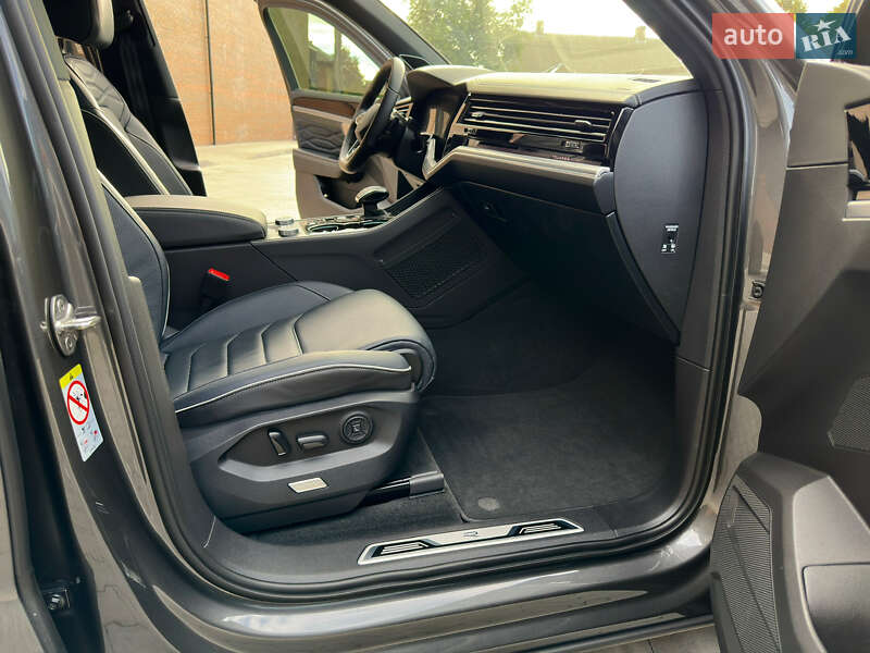 Позашляховик / Кросовер Volkswagen Touareg 2023 в Козятині