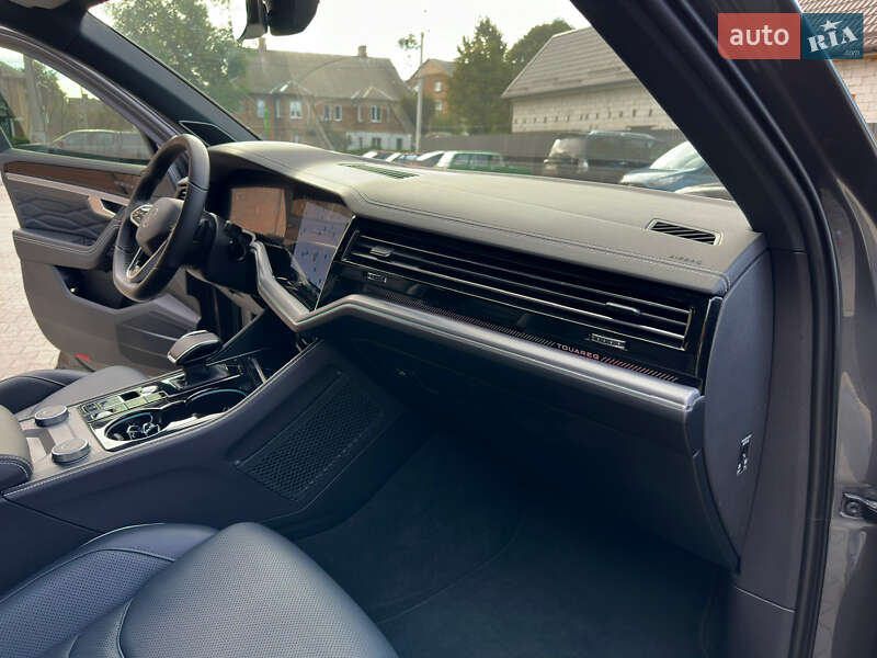 Позашляховик / Кросовер Volkswagen Touareg 2023 в Козятині