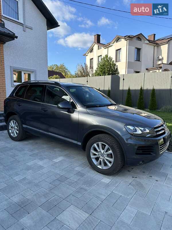 Внедорожник / Кроссовер Volkswagen Touareg 2012 в Тернополе