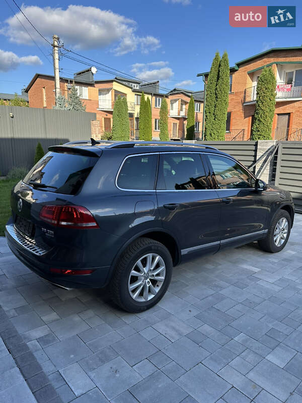Внедорожник / Кроссовер Volkswagen Touareg 2012 в Тернополе