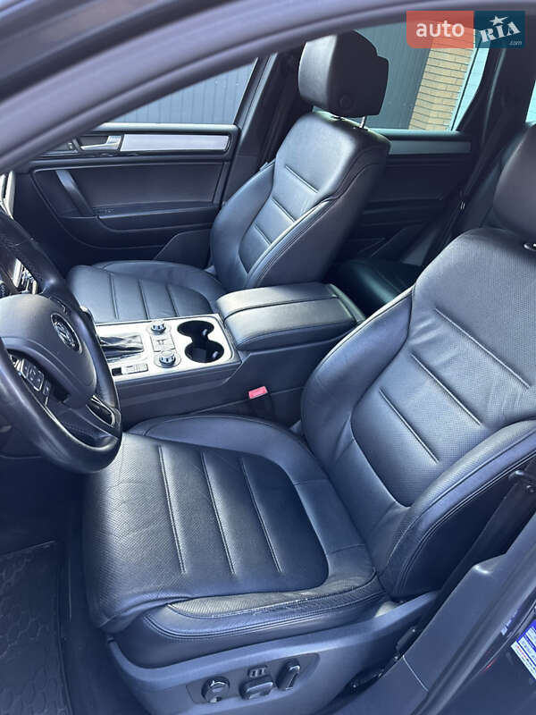 Внедорожник / Кроссовер Volkswagen Touareg 2012 в Тернополе