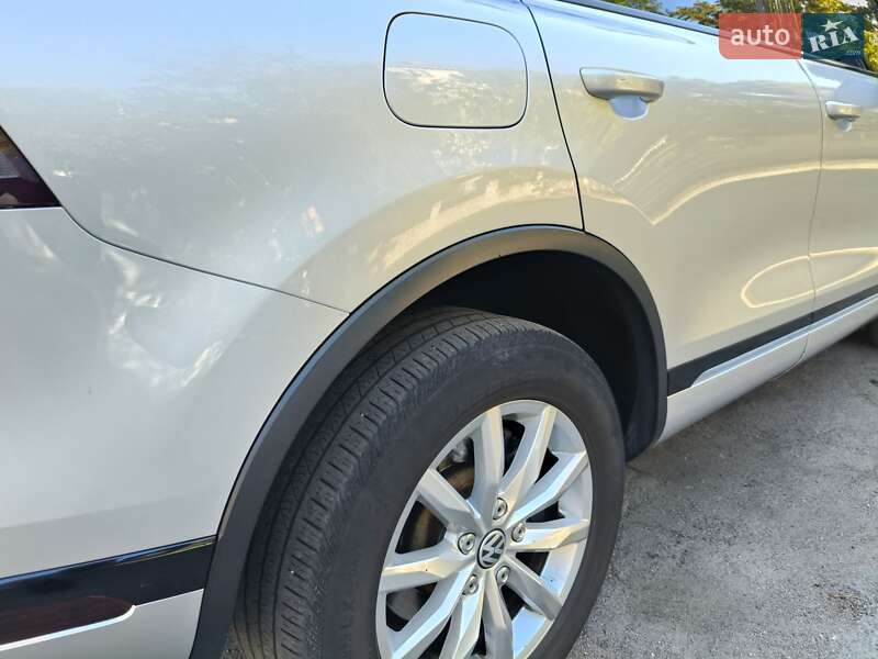 Позашляховик / Кросовер Volkswagen Touareg 2015 в Дніпрі фото 7 Позашляховик / Кросовер Volkswagen Touareg 2015 в Дніпрі