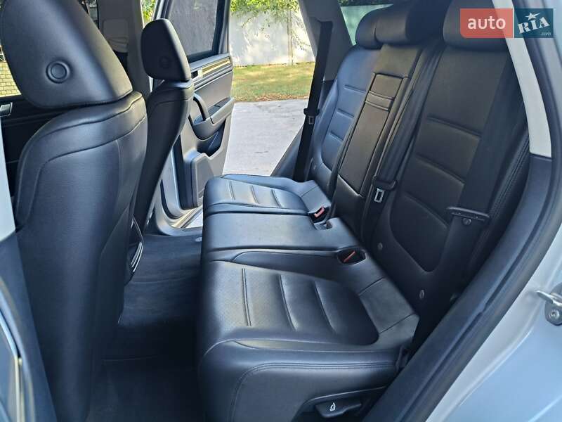 Позашляховик / Кросовер Volkswagen Touareg 2015 в Дніпрі фото 15 Позашляховик / Кросовер Volkswagen Touareg 2015 в Дніпрі