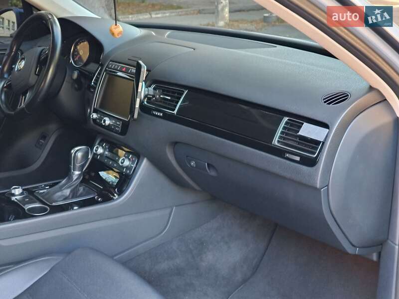 Позашляховик / Кросовер Volkswagen Touareg 2015 в Дніпрі фото 23 Позашляховик / Кросовер Volkswagen Touareg 2015 в Дніпрі