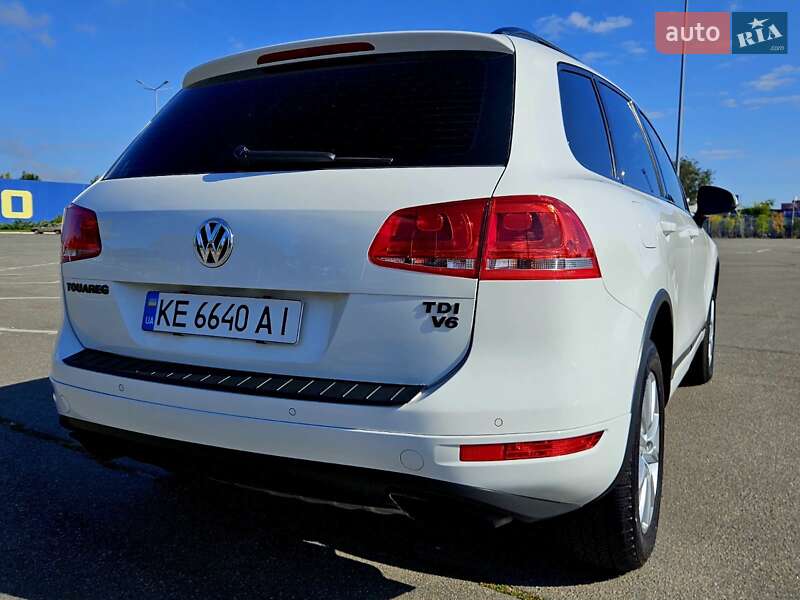Позашляховик / Кросовер Volkswagen Touareg 2013 в Дніпрі