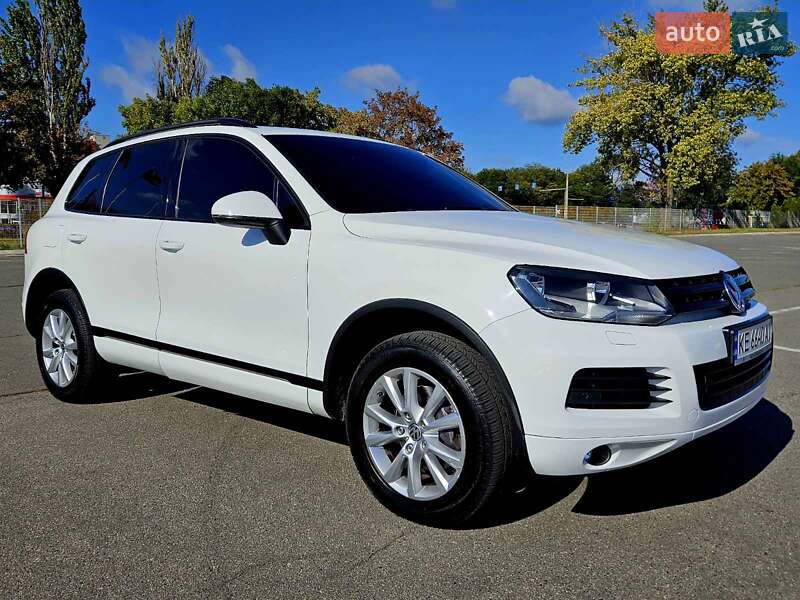 Позашляховик / Кросовер Volkswagen Touareg 2013 в Дніпрі