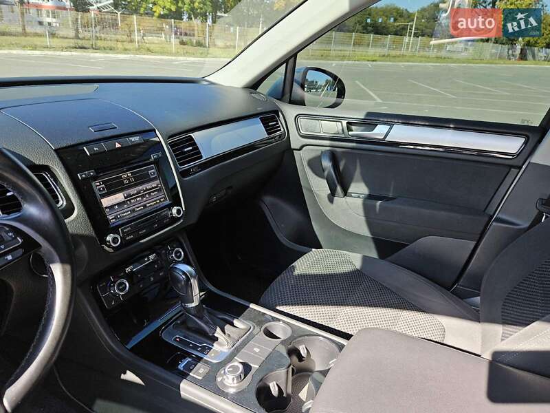 Позашляховик / Кросовер Volkswagen Touareg 2013 в Дніпрі