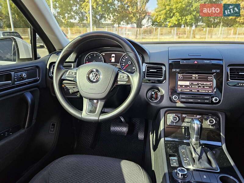 Позашляховик / Кросовер Volkswagen Touareg 2013 в Дніпрі