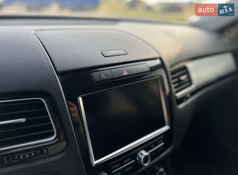 Внедорожник / Кроссовер Volkswagen Touareg 2011 в Луцке