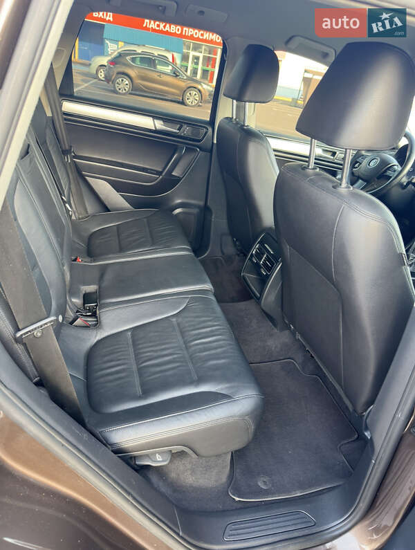 Внедорожник / Кроссовер Volkswagen Touareg 2011 в Луцке