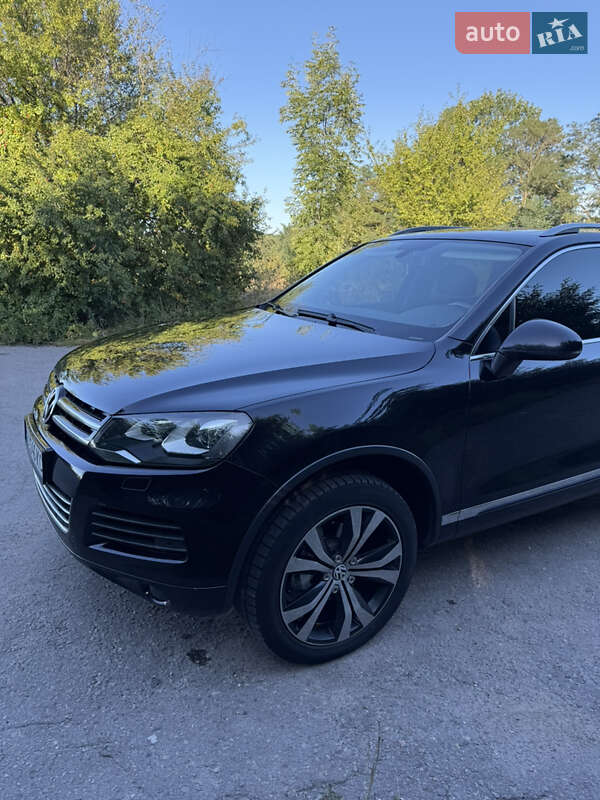 Внедорожник / Кроссовер Volkswagen Touareg 2012 в Баре