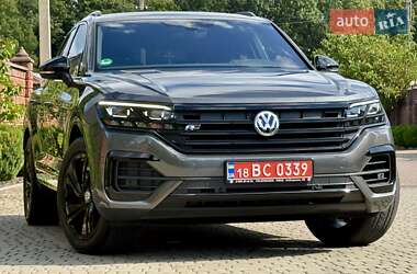Позашляховик / Кросовер Volkswagen Touareg 2018 в Рівному