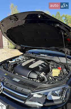 Внедорожник / Кроссовер Volkswagen Touareg 2014 в 