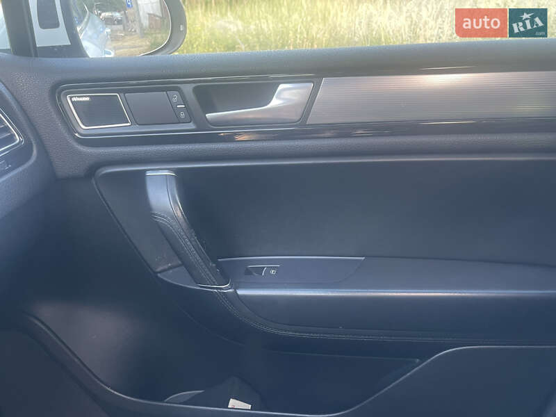Позашляховик / Кросовер Volkswagen Touareg 2012 в Дніпрі фото 31 Позашляховик / Кросовер Volkswagen Touareg 2012 в Дніпрі