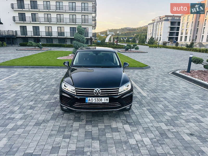 Внедорожник / Кроссовер Volkswagen Touareg 2017 в Мукачево