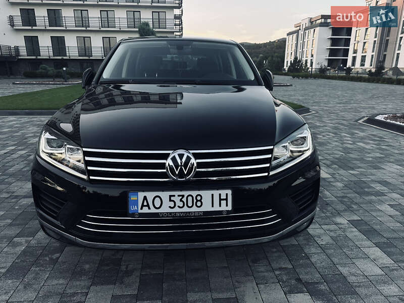 Внедорожник / Кроссовер Volkswagen Touareg 2017 в Мукачево