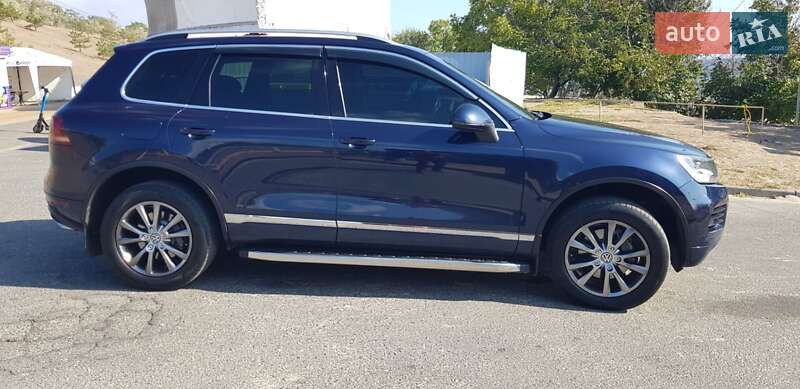 Внедорожник / Кроссовер Volkswagen Touareg 2012 в Черноморске