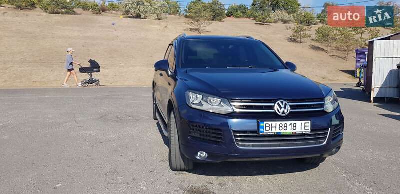 Внедорожник / Кроссовер Volkswagen Touareg 2012 в Черноморске