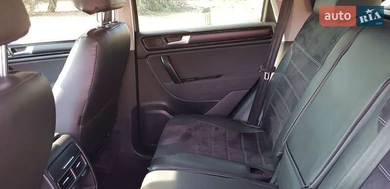 Внедорожник / Кроссовер Volkswagen Touareg 2012 в Черноморске