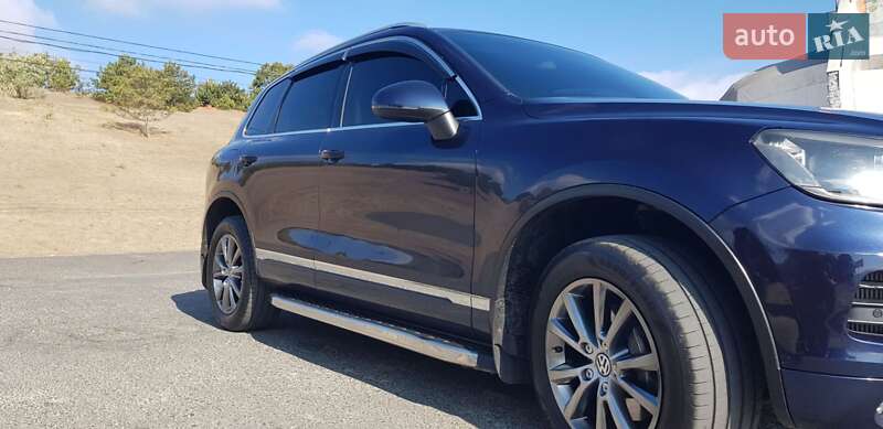Внедорожник / Кроссовер Volkswagen Touareg 2012 в Черноморске