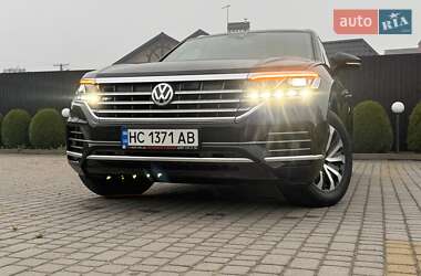 Внедорожник / Кроссовер Volkswagen Touareg 2019 в 