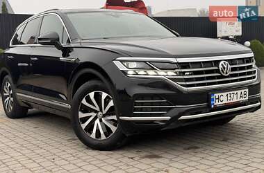 Внедорожник / Кроссовер Volkswagen Touareg 2019 в 