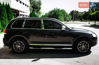 Внедорожник / Кроссовер Volkswagen Touareg 2004 в 