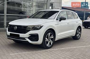 Позашляховик / Кросовер Volkswagen Touareg 2020 в Чернівцях