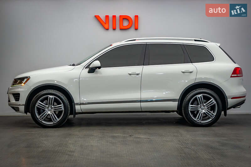 Внедорожник / Кроссовер Volkswagen Touareg 2015 в Киеве